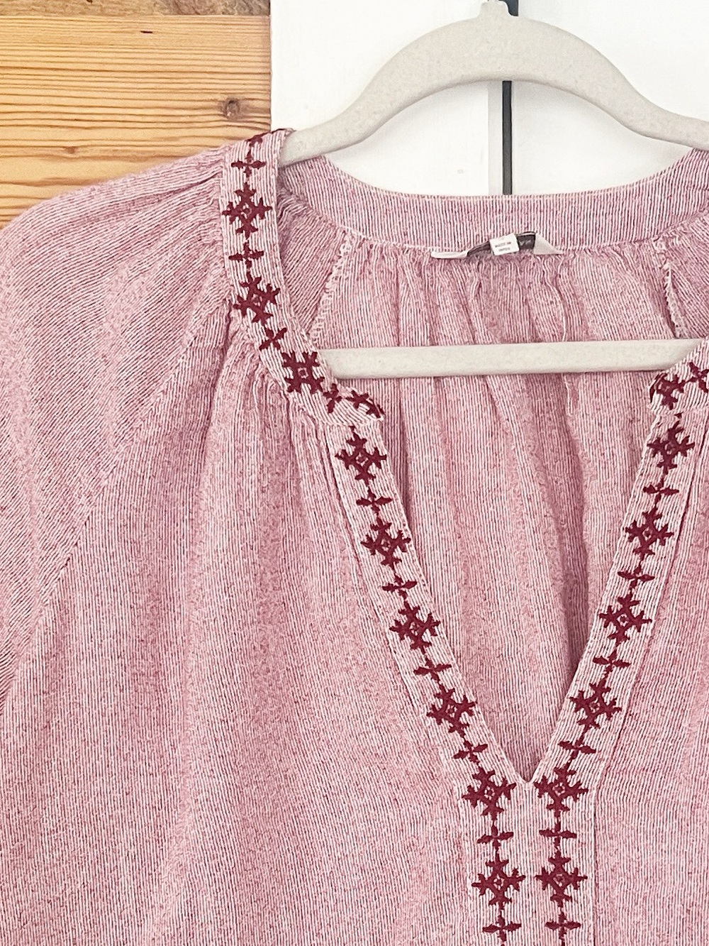 Lucky Brand Embroidered V-Neck Red Tonal Contrast Peasant Top Small - Picture 4 of 5